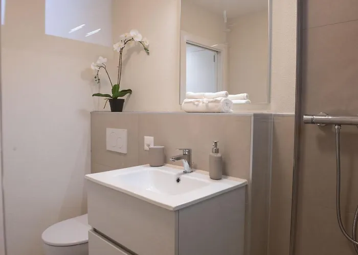 Golden Harmony In Oerlikon Apartament