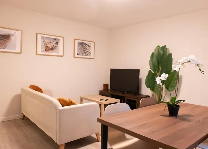 Golden Harmony In Oerlikon Apartament
